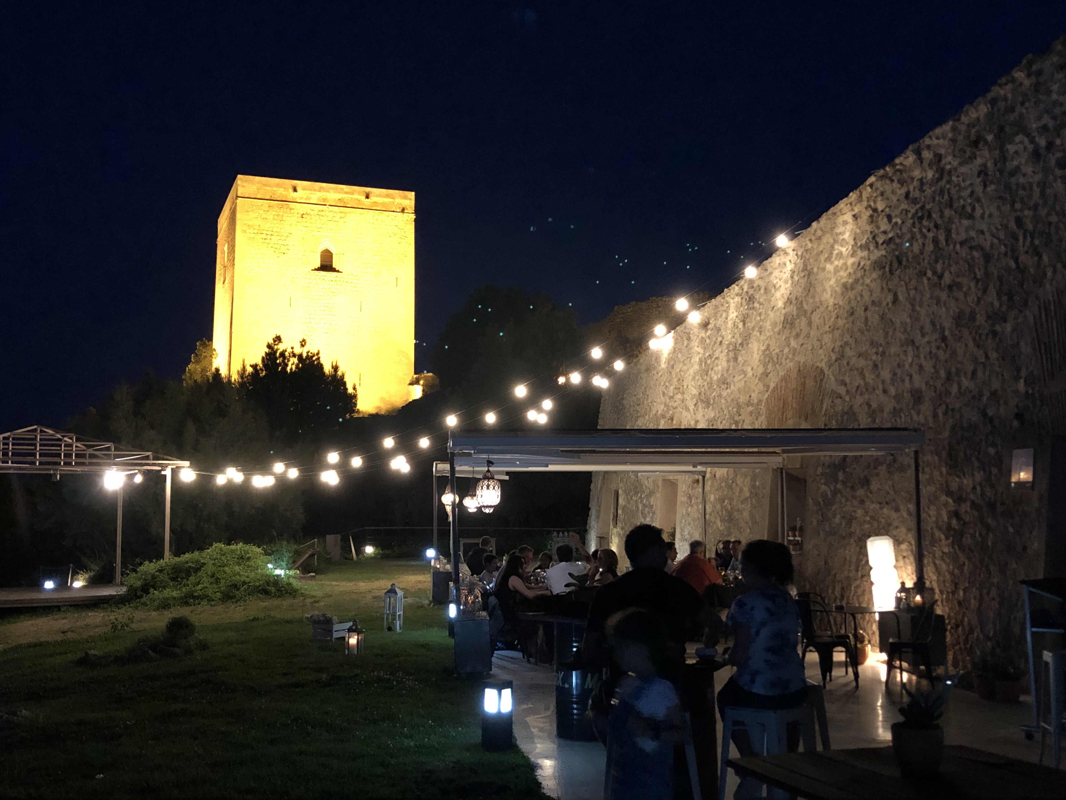 Terraza las Caballerizas del Castillo de Lorca noche
